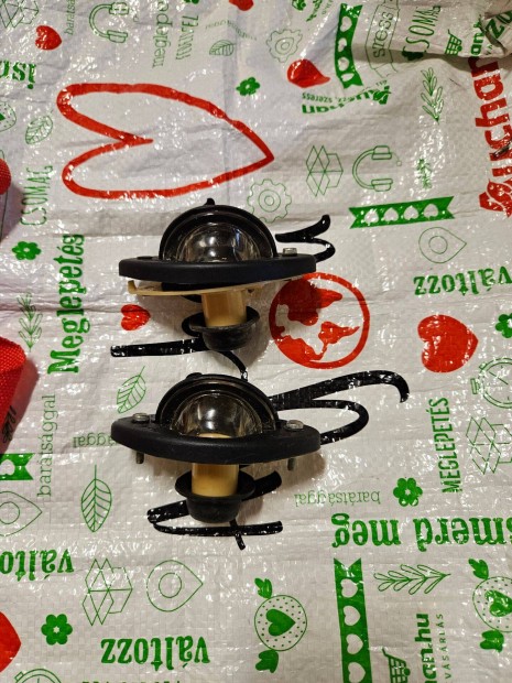 Rendsz�m t�bla megvil�git� l�mpa �j sosem volt be�pitve