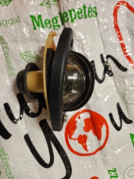 Rendsz�m t�bla megvil�git� l�mpa �j sosem volt be�pitve Dacia vagy m�s