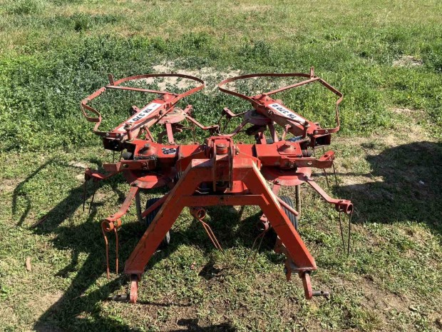 Rendtert Fella TH 370 fggesztett