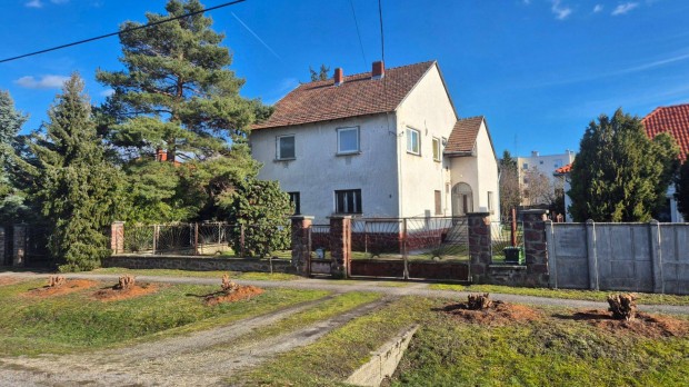 R�pcelakon k�t csal�d egy�tt�l�s�t biztos�t� ingatlan