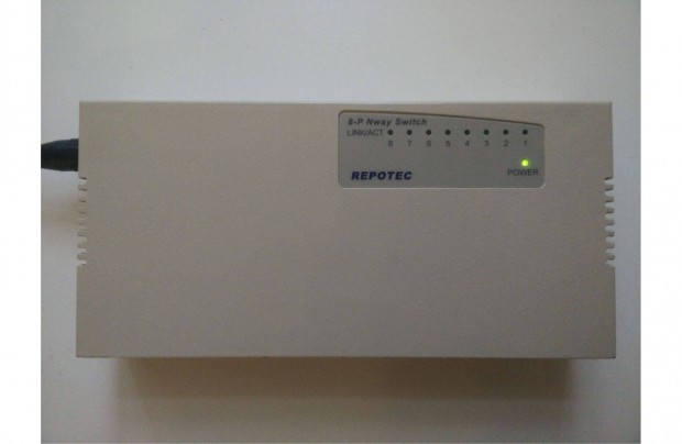 Repotec RP-1708M 8 port Fast Ethernet switch