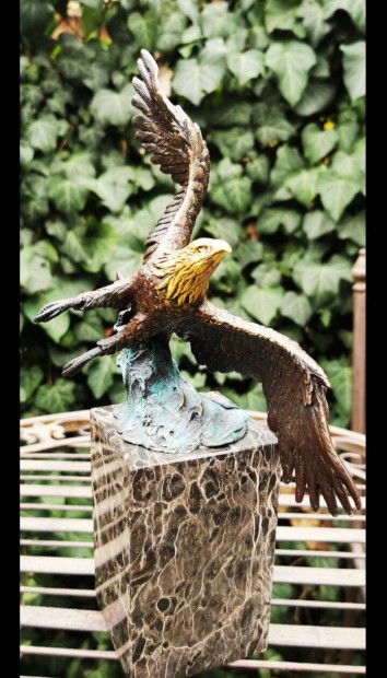 Repl sas - bronz szobor malkots