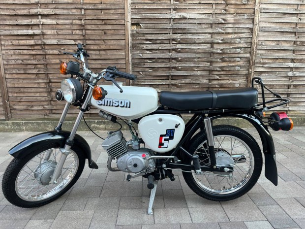 Restaurált OT minősítésű Simson S51