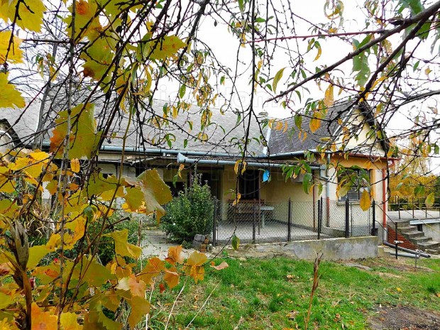 R�szben BALATONI panor�m�s, k�zpontk�zeli csal�di h�z, csendes