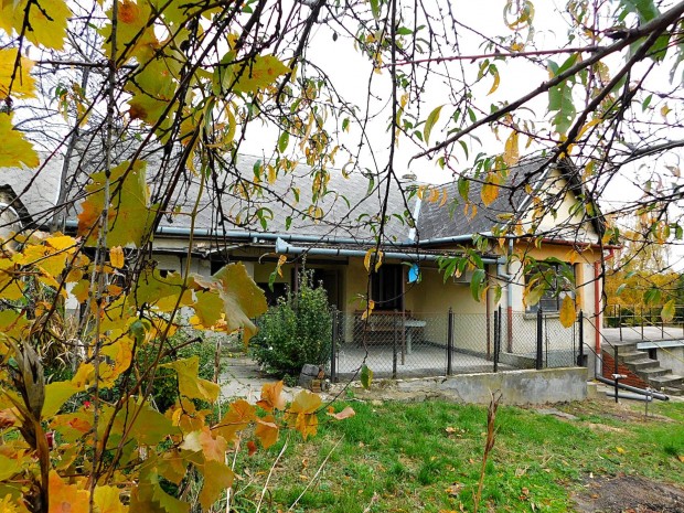 R�szben BALATONI panor�m�s, k�zpontk�zeli csal�di h�z, csendes