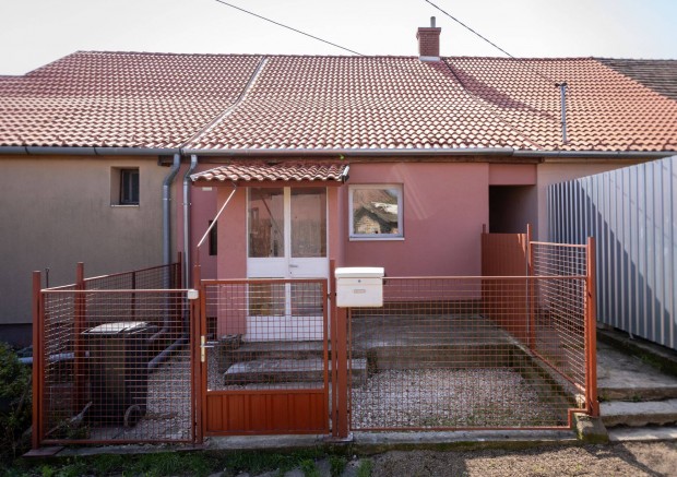 R�szben Fel�j�tott�Sorh�z�52 m2 h�z elad� V�rpalota K�lv�ri�n + gar�zs