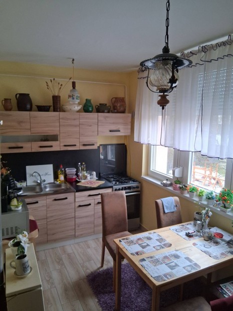 R�szben fel�j�tott 2. emeleti lak�s elad�