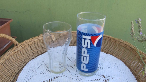 Retro 0, 5 L-es Pepsis, 0,3 dl-es Coca-Colas pohr