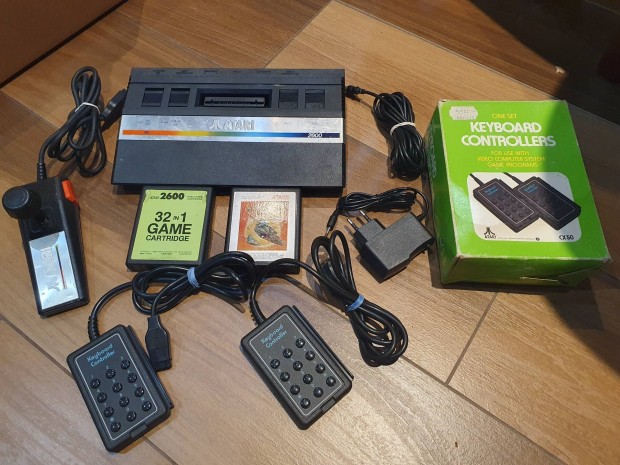 Retro Atari 2600 jtkkonzol kiegsztkkel kvarcjtk tv jtk