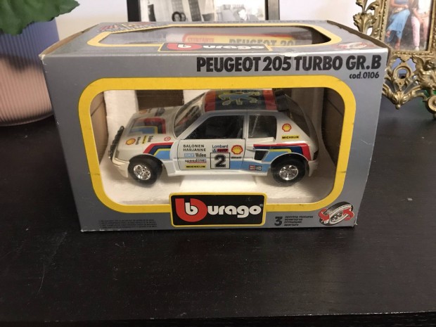 Retro Burago Peugeot turb 1:24 modell