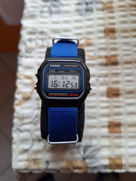 Retro Casio digitlis karra