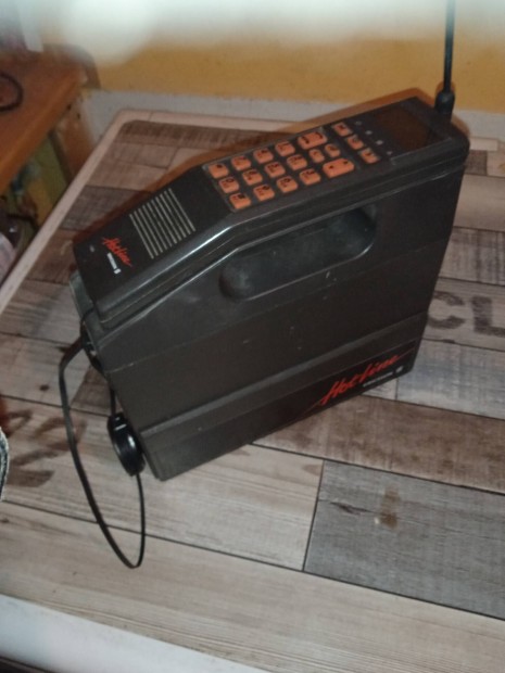 Retro Ericsson mobiltelefon elad 