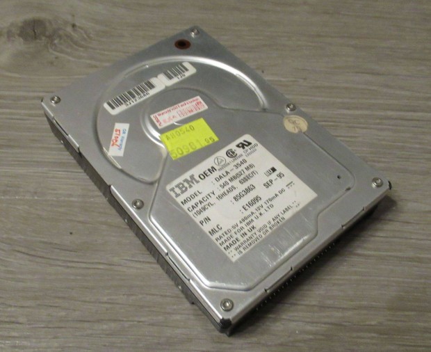 Retro IBM 540MB merevlemez HDD 1995 -bl