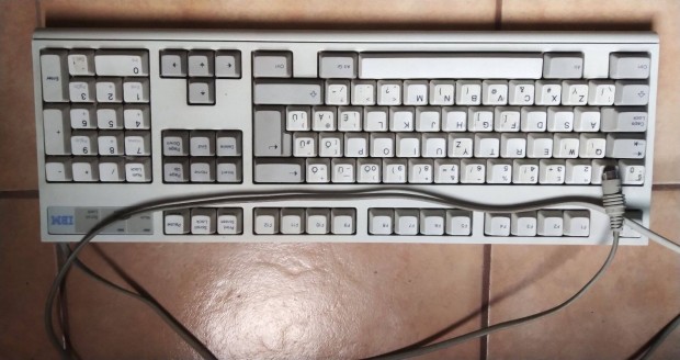 Retro IBM billenty elad