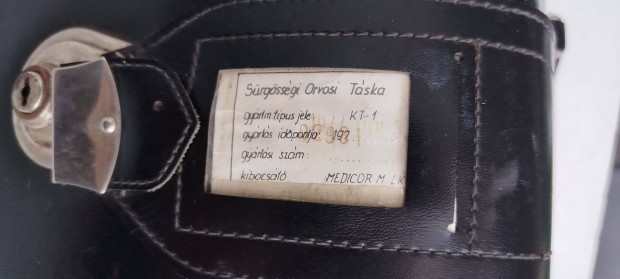 Retro Medicor KT-1 Srgssgi orvosi tska tartalmval