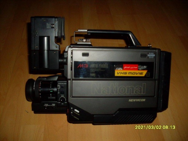 Retro National NV-M3EM működő videókamera+állvány+bőrönd+Szivargyújtó