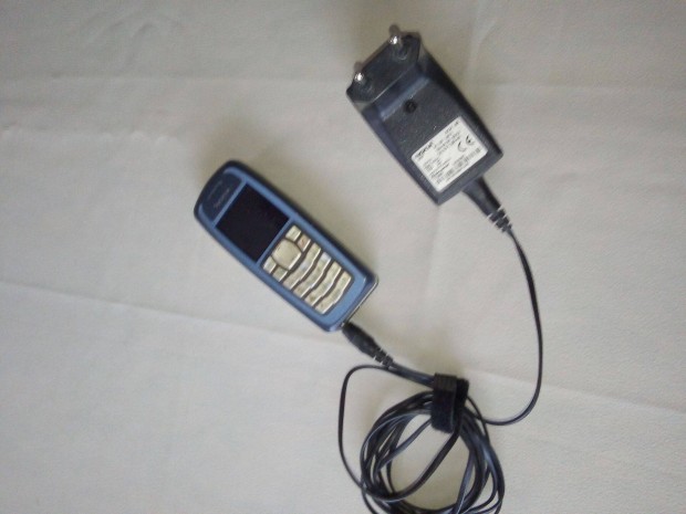 Retró Nokia 3100 telefon töltővel, nem működik, javítás, alkatrész