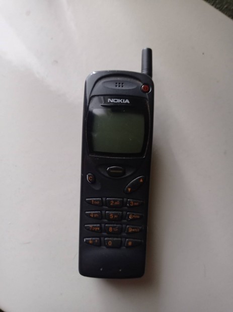 Retro Nokia 3110 es mobiltelefon. 