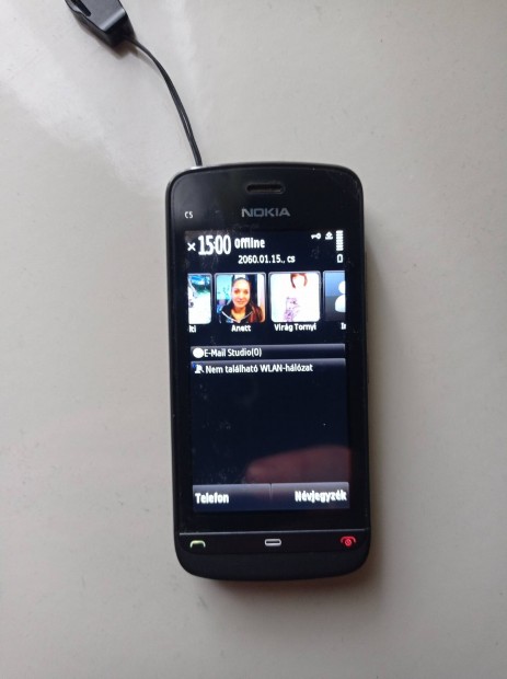 Retro Nokia c5 erints mobiltelefon.