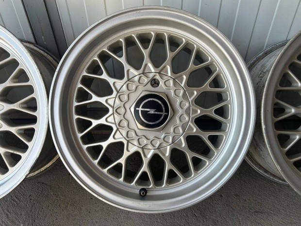 Retro Opel GM 5x110 15" Et 33 Felni garnitra