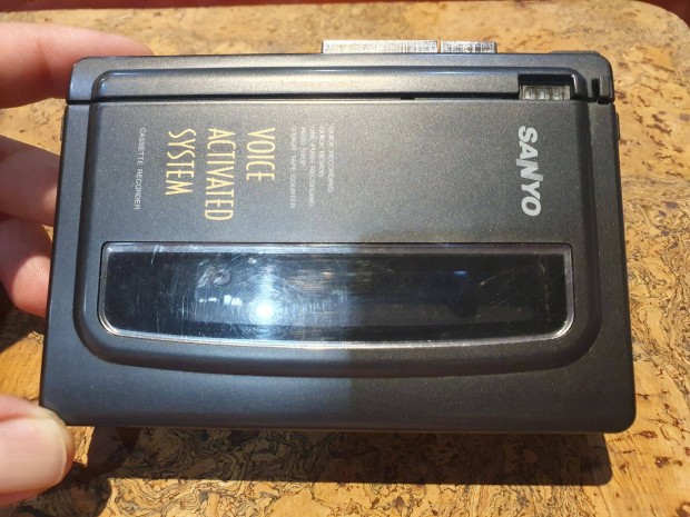 Retro Sanyo M1118 hangszórós walkman szép állapotban müködik boombox
