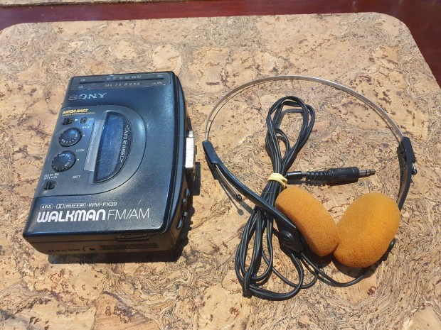 Retro Sony WM-FX39 mindent is tudó walkman fejhallgatóval müködik boom