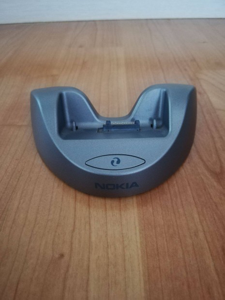Retro, Nokia 9500 communicaror dokkol� elad�!