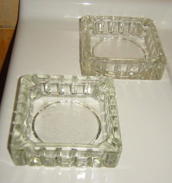 Retro, nehéz üveg hamutartó, (13x13 cm) - 2 db - 60-as évek