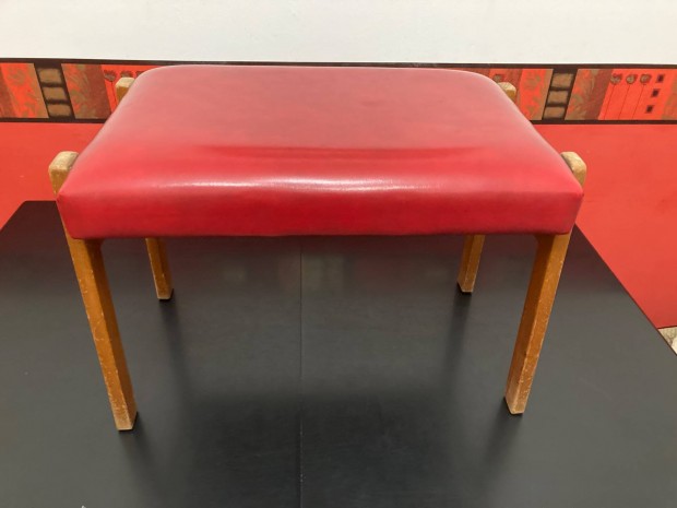 Retro, r�gi m�b�r fel�let� kissz�k, l�btart�, �l�ke, pad!