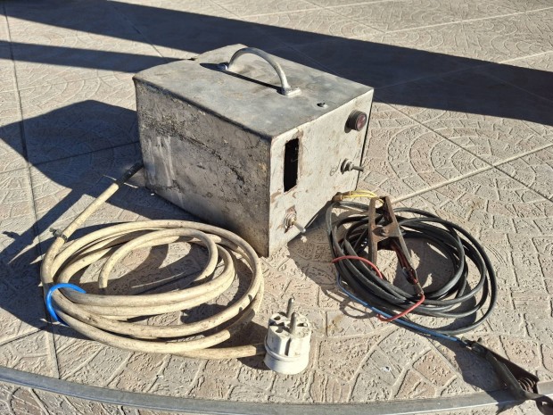 Retro akkumulátortöltő 6-12 V
