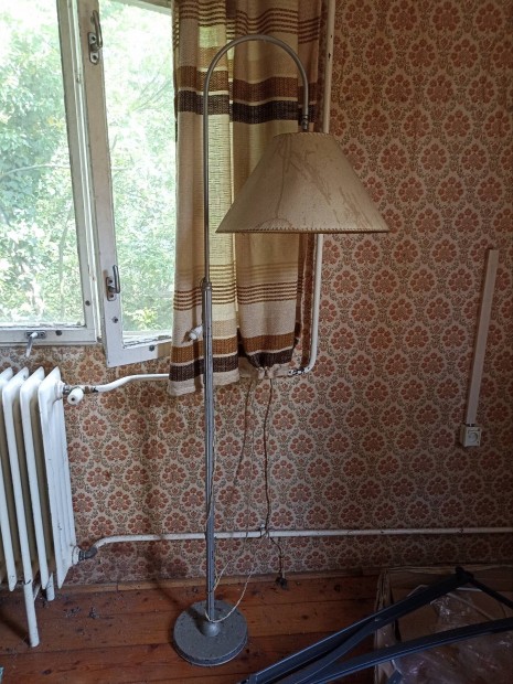 Retr� �ll�l�mpa