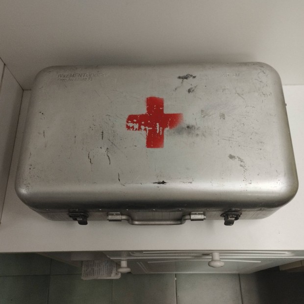 Retro alum�nium eg�szs�g�gyi doboz 