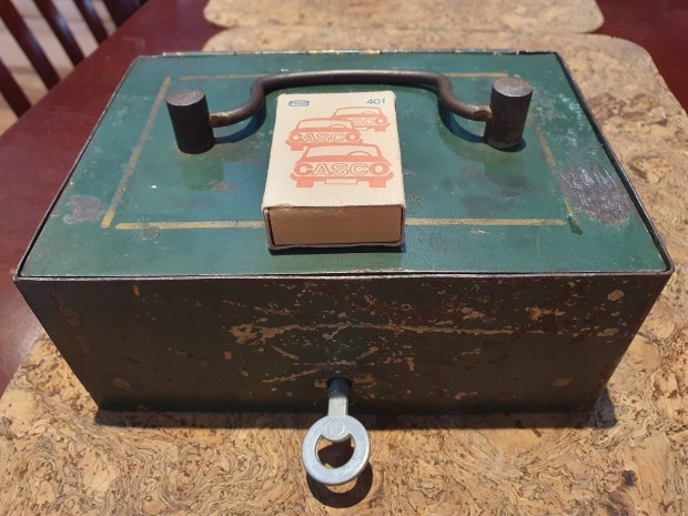Retro antik pnzkazetta kulcsval pnclszekrny doboz