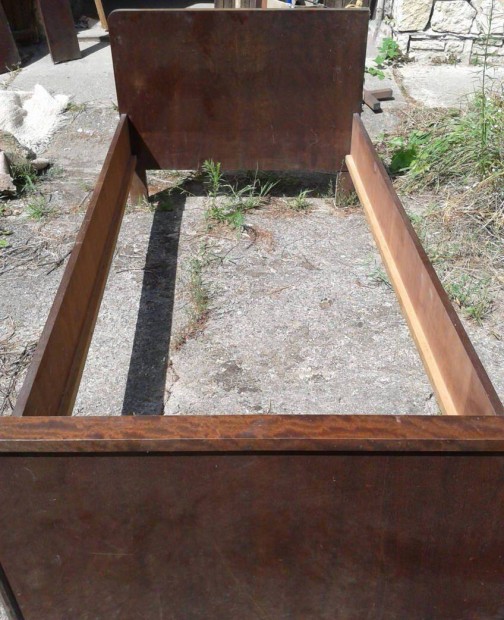Retro barna fa ágy keret DDR