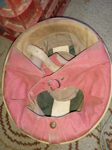 Retr� buk�sisak elad� 