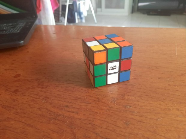 Retro bűvös Rubik kocka
