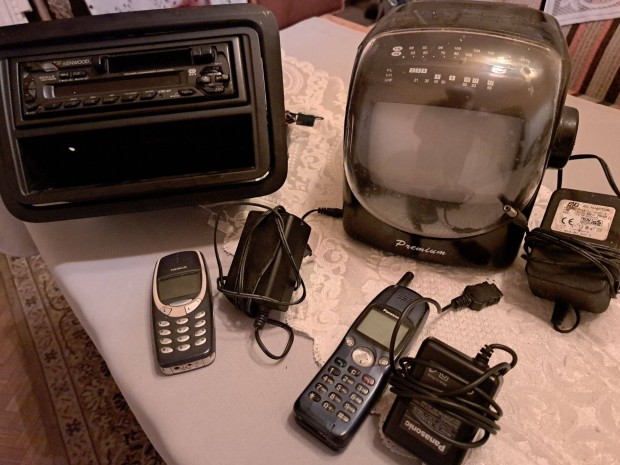 Retro csomag 5ezerrt 2mobil,12v-220v ff kis tv,autrdimagn