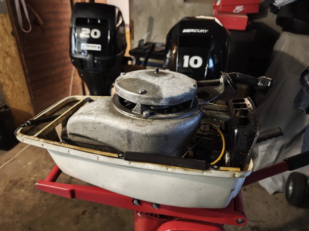 Retró csónakmotor Husqvarna 4le
