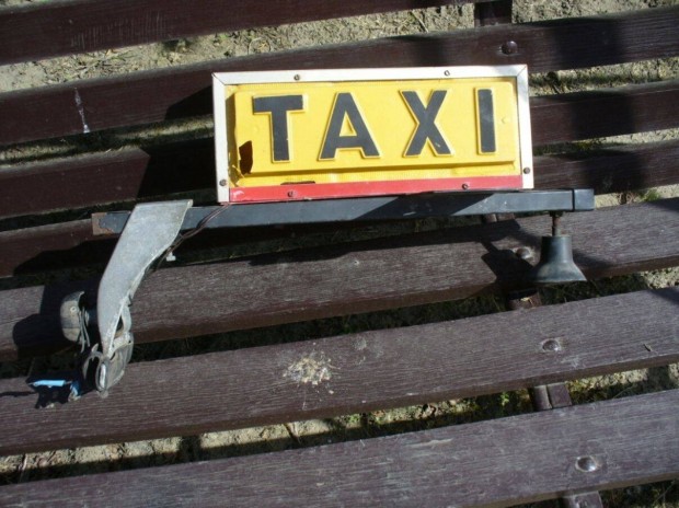 Retro eredeti szocialista taxi - taxis lámpa szabadjelző lámpa
