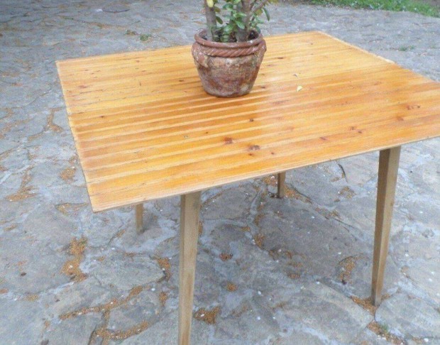 Retro tkezasztal fa asztal