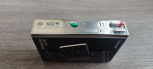 Retro fémházas hibátlan működésü walkman!