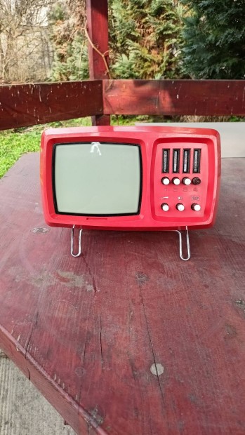 Retro hordozhat� kis tv