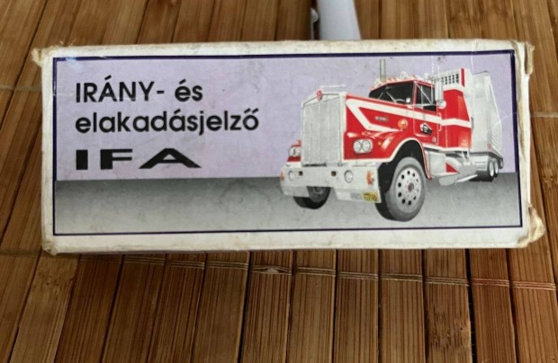 Retr� ir�nyjelz� ,v�szvillog�rel�,�j �llapotban