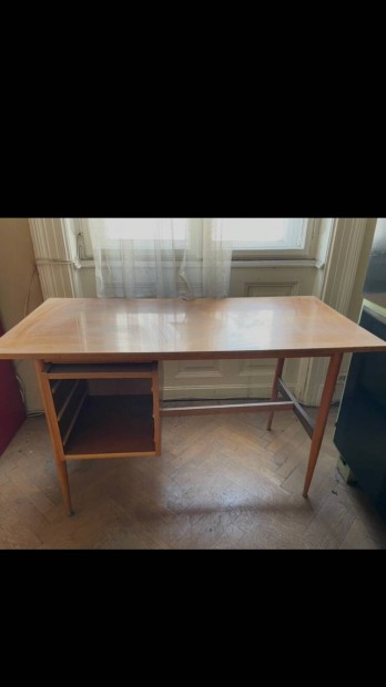 Retro �r�asztal - ingyen, Bp.VIII.ker