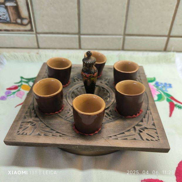 Retro italos készlet, fa tartóval eladó!