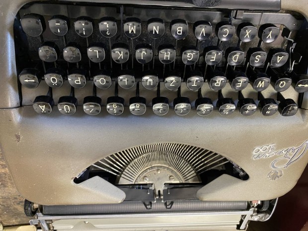 Retro javításra szoruló írógépek