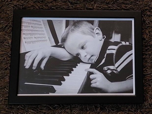 Retro kép - Kis zongorista