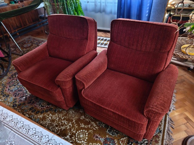 Retro kih�zhat� kanap� + 2 fotel garnit�ra j� �llapotban 70-es �vek