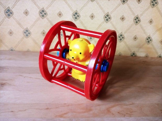 Retró maci gurulós babajáték