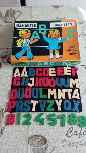 Retró mágneses játék.